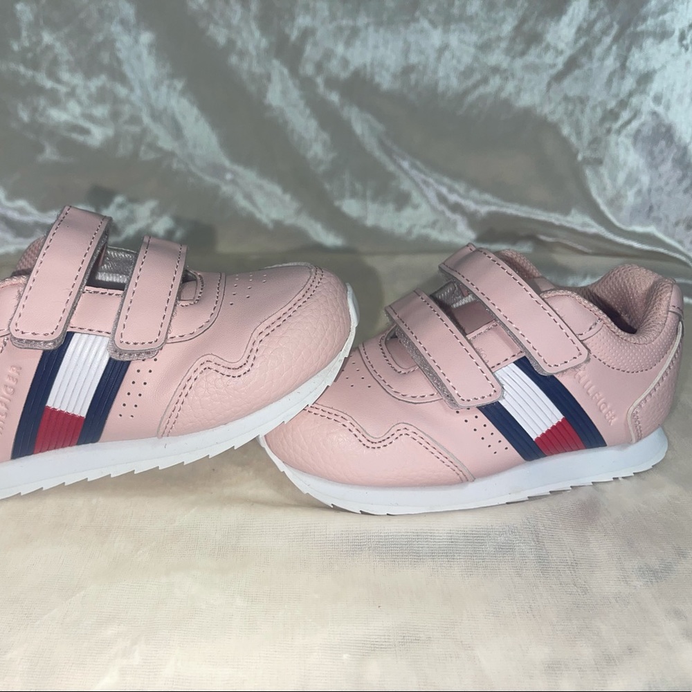 Toddler shoes size 6 and 7 very good conditions per free smoke free home